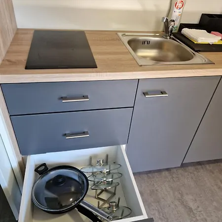 Semesterbostad Tavio Mobile House Kolpa, Big Berry, Metlika